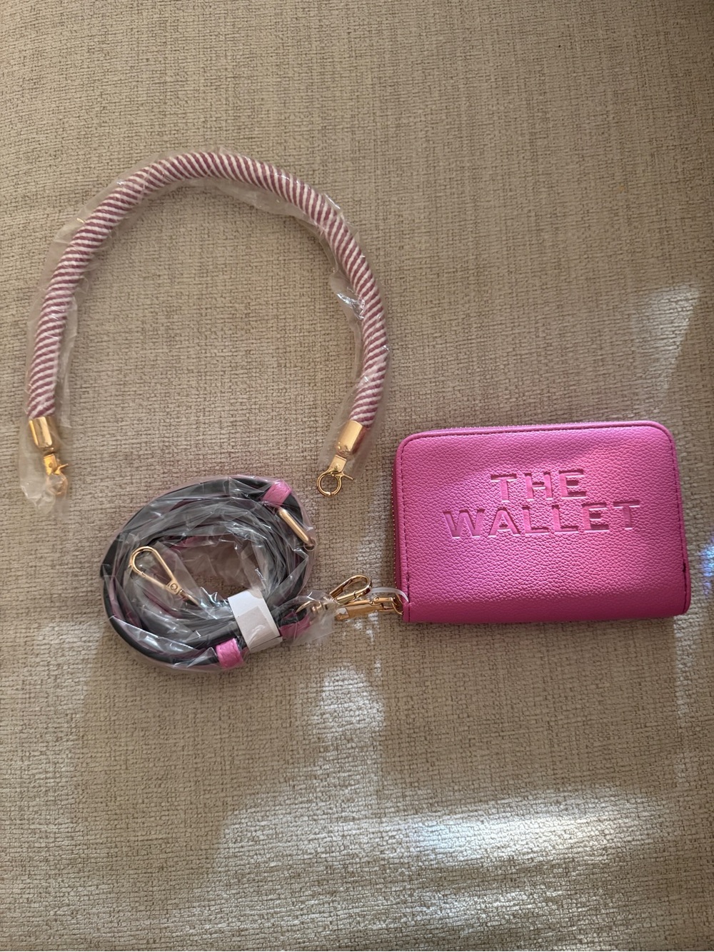 Pink 'The Bucket' medium Bucket Bag with “the wallet” and wristlet - Picture 6 of 12